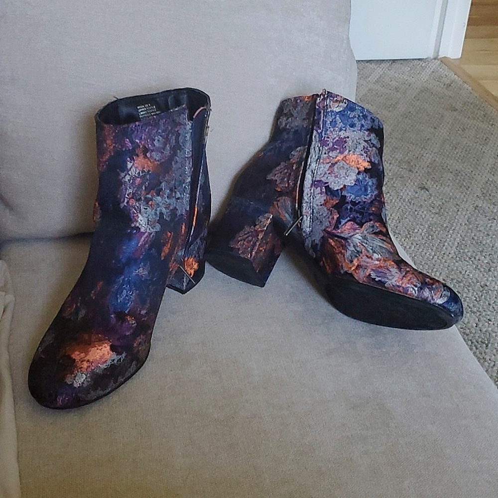 Zigi Soho Funky Metallic Floral Embroidered Textile Boots US 9